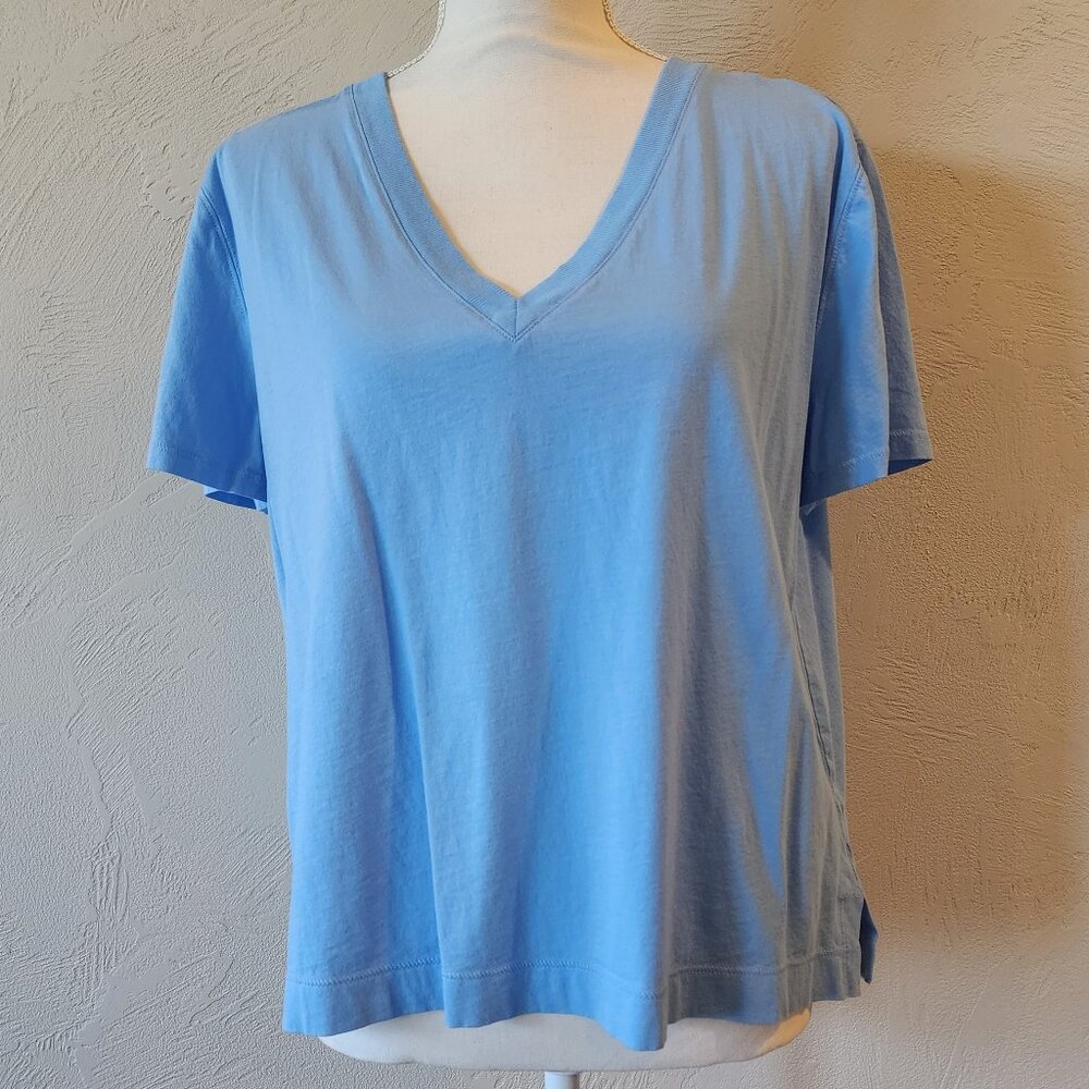 Lou & Grey Basic V-Neck T-Shirt